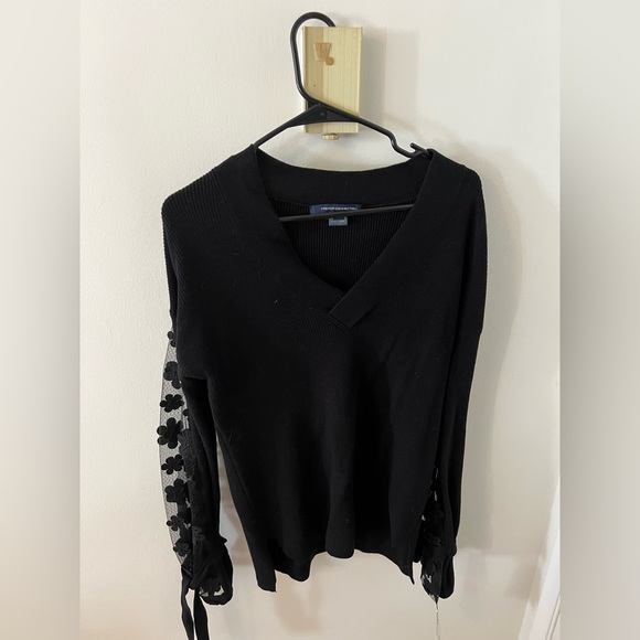 French Connection Caballo
Floral-Lace Sleeve Sweater NWT XS - Picture 6 of 7
